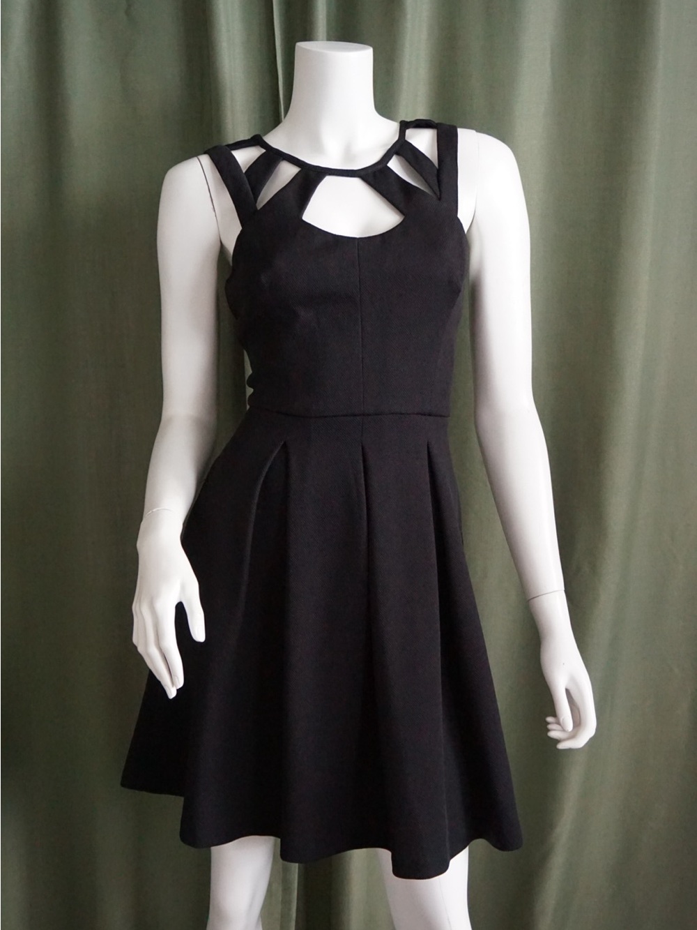 Betsey Johnson Y2K Black Sleeveless Caged Chest Mini Dress - Size 6